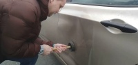 Как убрать вмятину на кузове авто с помощью кипятка и вантуза? Лайфхак
