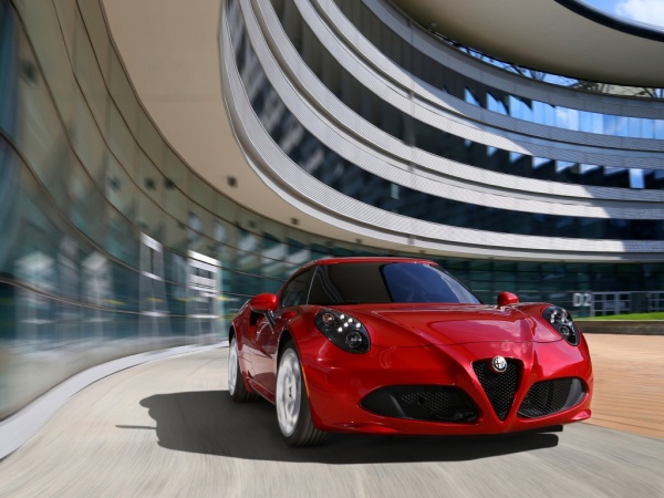 Alfa Romeo 4C Спорткупе фото