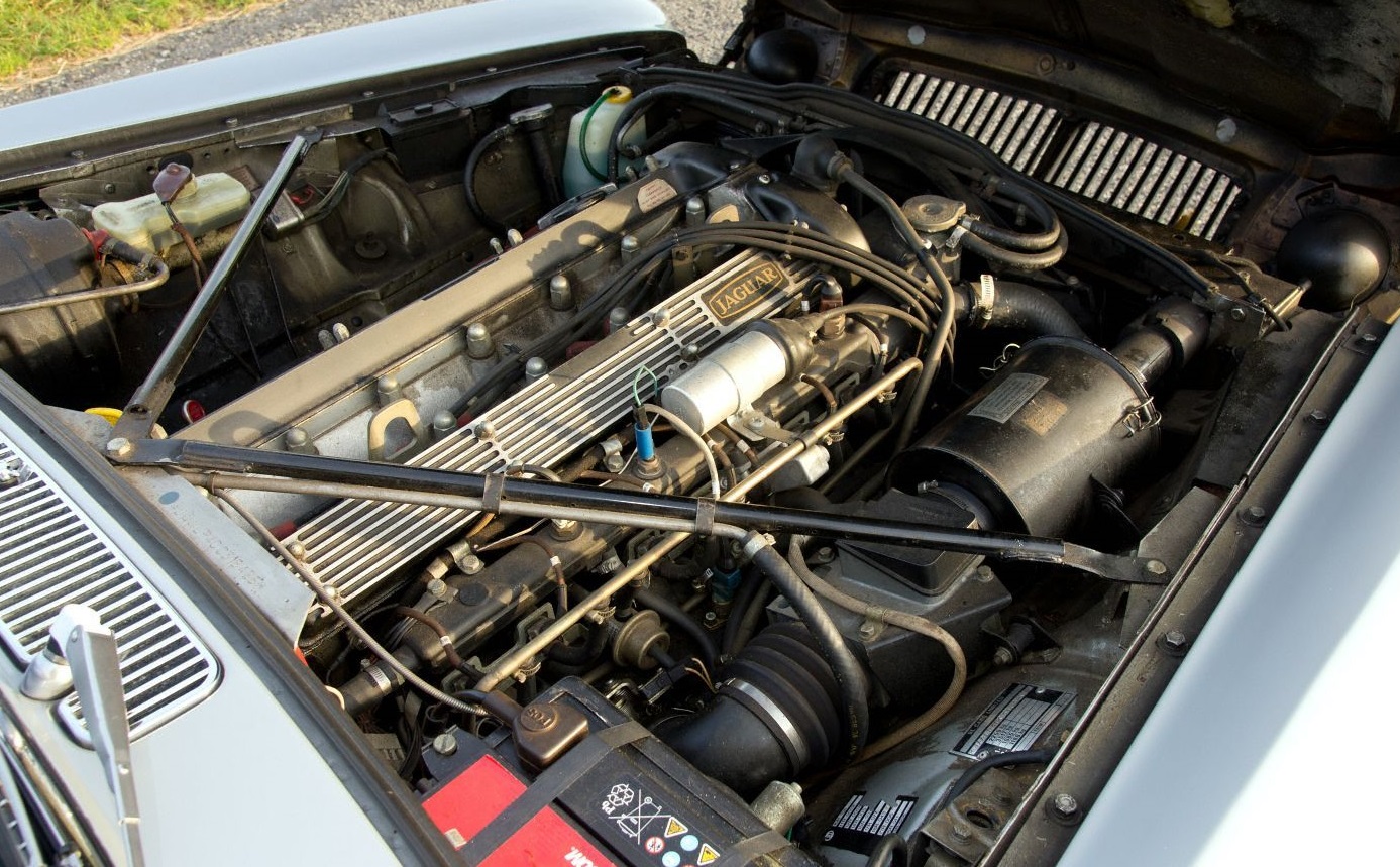 Двигатель Jaguar XK
